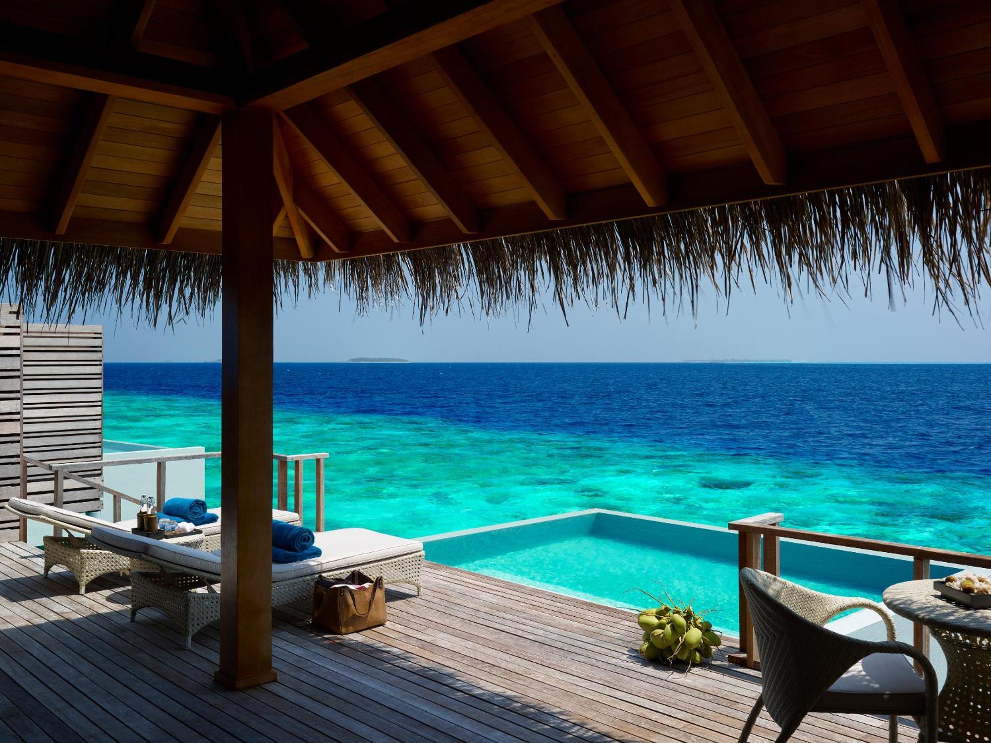 Waterfront Pool Villa, 150sqm, Butler Service, Direct reef access
